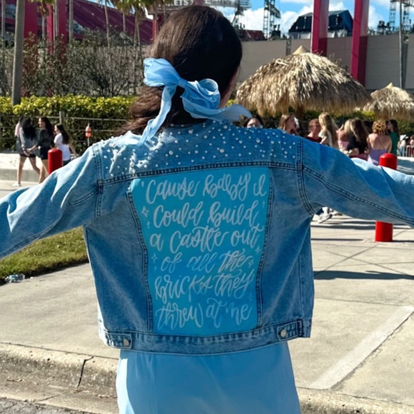 Custom hand-painted Taylor Swift lyric denim jacket - Picture 1 of 2